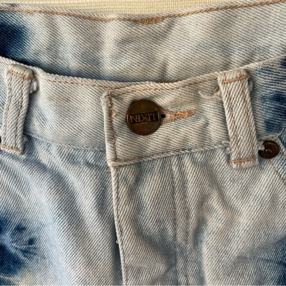 Nixit | Vintage 80s Curvy Acid-Washed Bleach-Dyed Straight-Leg Jeans - Picture 6 of 12